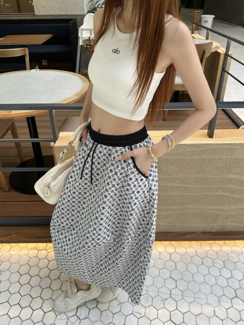 h_5e6Ud018svc1ucfy4fjpzqmh_1mx42.jpg?type=e1920_std