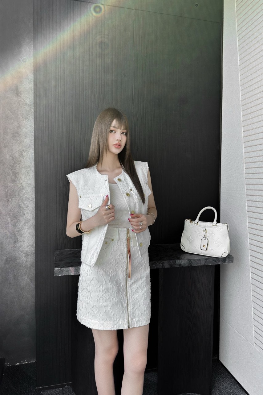 i_9d8Ud018svc1i7yyod1y4sna_1mx42.jpg?type=e1920_std