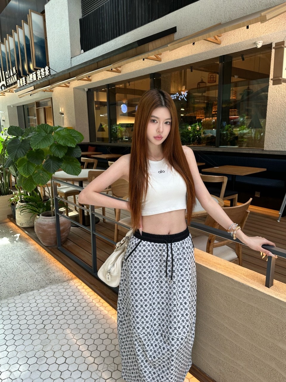 g_je6Ud018svc1vap41xl255zh_1mx42.jpg?type=e1920_std