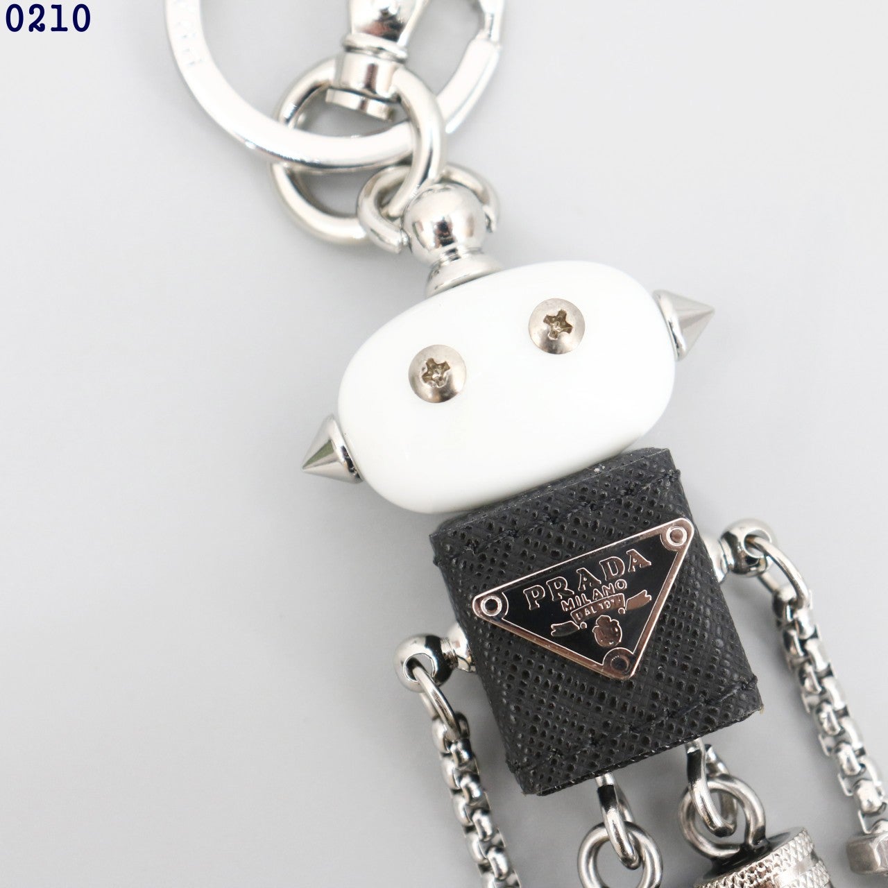 2_677Ud018svcou8uf5j9hd6u_c581oa.jpg