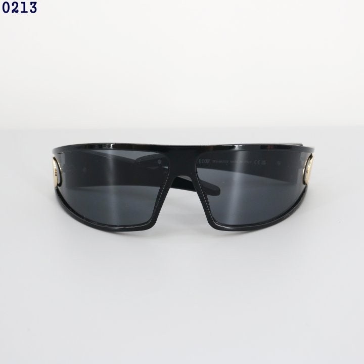 3_2i4Ud018svcs049lmr95t5u_fciblk.jpg?type=e1920_std