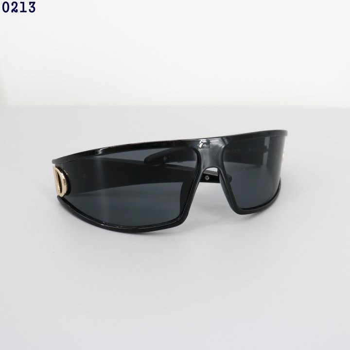 3_1i4Ud018svc7s3crl3lstby_fciblk.jpg?type=e1920_std