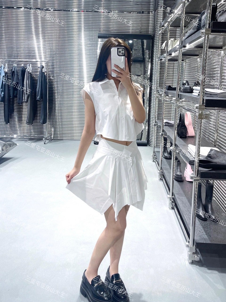 2_a62Ud018svc113bn3rredprf_1mx42.jpg?type=e1920_std
