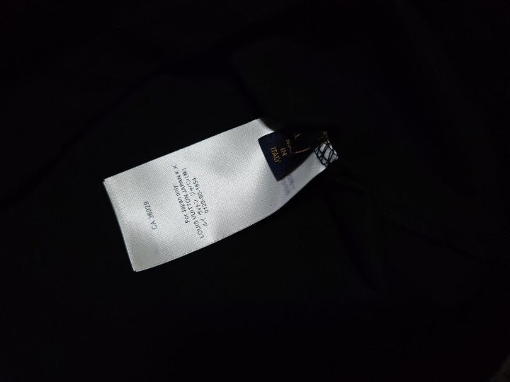 2_iciUd018svc3ryuniiupwmx_fciblk.jpg?type=e1920_std
