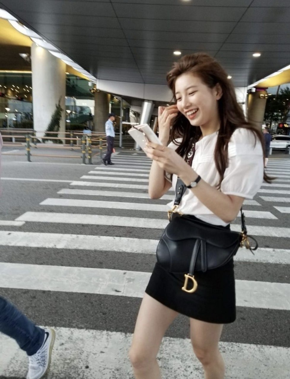 4_g3cUd018svc82z537oije63_413zjm.jpg