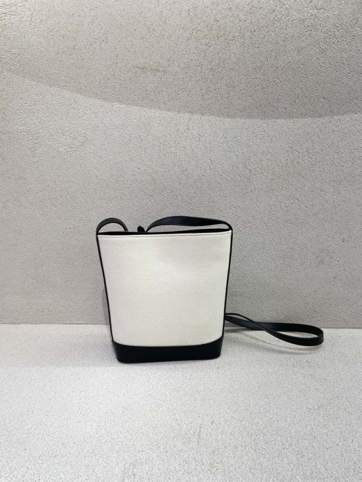 d_55dUd018svc1f7tbtczu46tu_413zjm.jpg