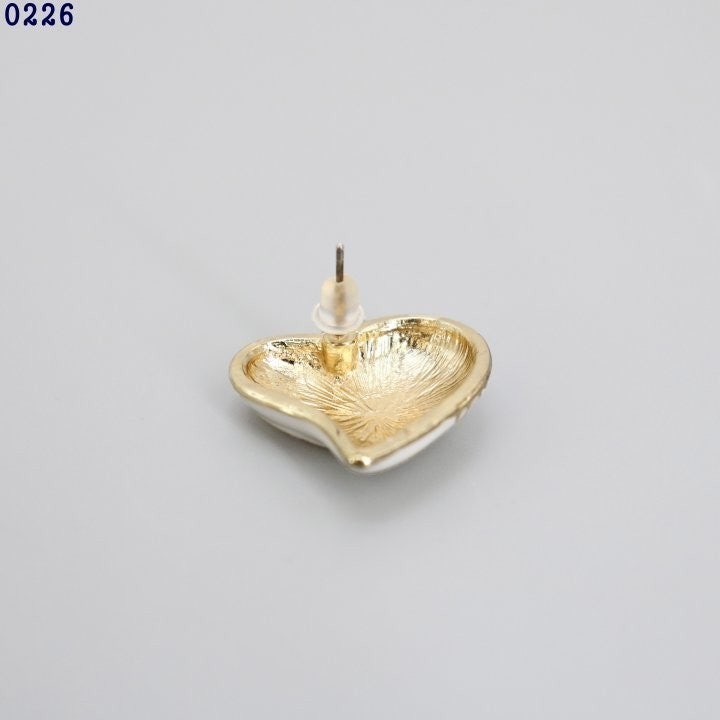 h_ea7Ud018svc19tkb68j6bq25_413zjm.jpg