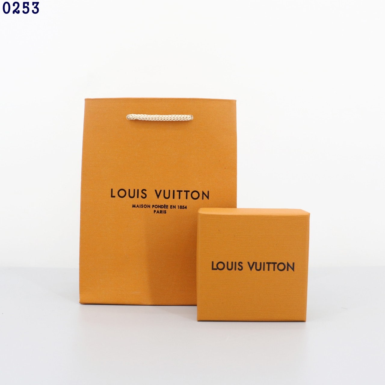 1_2f8Ud018svc1owg9uo9uwgjs_siwzux.jpg