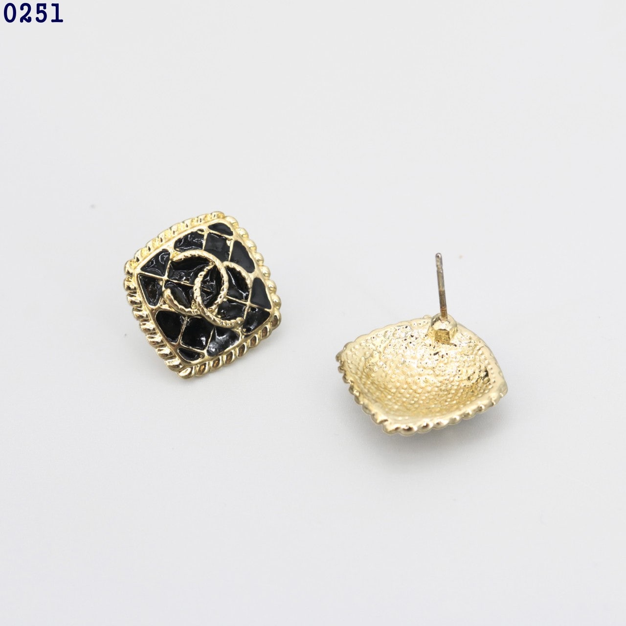 a_ab4Ud018svc1loofu3s5p7a3_tjp7jl.jpg