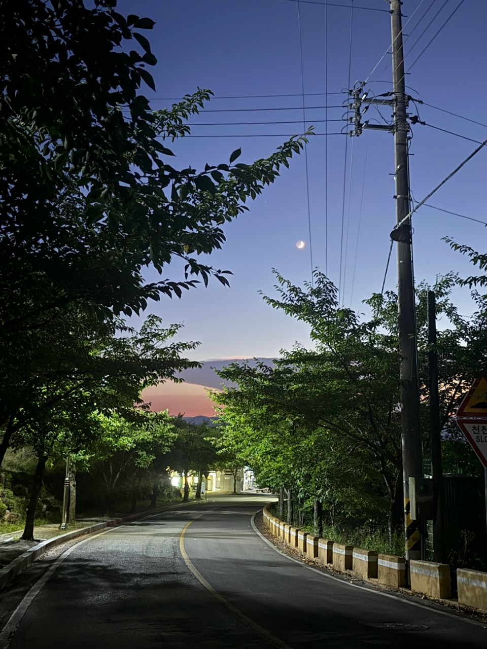  저희 우포따오기 합창단원 중에 현풍에서 이사오신 소방관님이 한분 계십니다. 가족모두 이사오신지 아직 1년이 되지 않았는데 창녕 곳곳, 구석구석 넘넘 예쁜 곳들을 사진으로 찍어 주십니다. 저희만 보기에는 아까워 공식밴드에 올려드려요. 김성재님의 작품입니다.
 