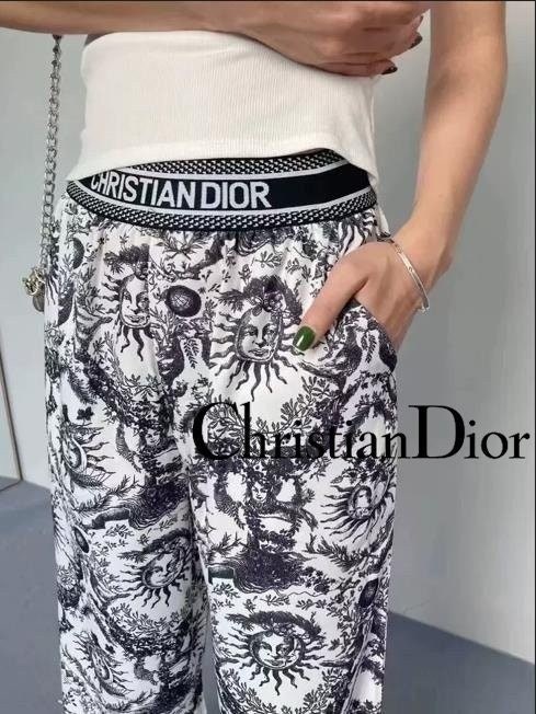 2_222Ud018svcly7dszk8dmj4_4144s3.jpg