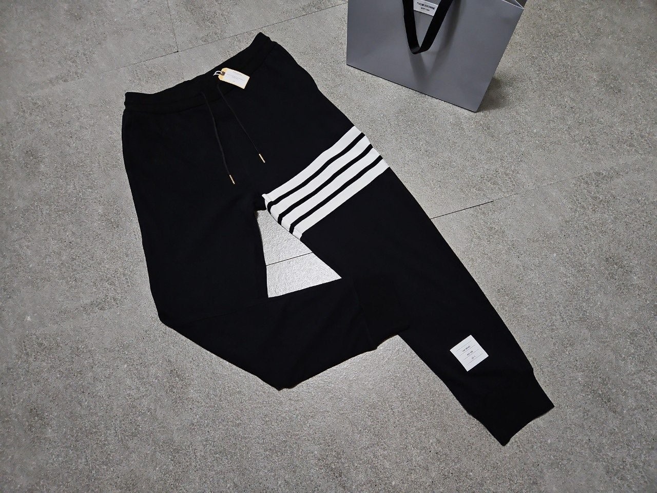 8_415Ud018svci9tnw3h1s38l_snwgnf.jpg 8_415Ud018svci9tnw3h1s38l_snwgnf.jpg