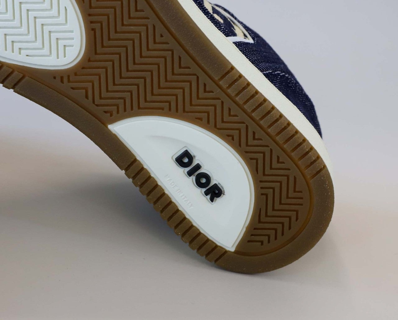 c_i05Ud018svc1irl8w8h5yq1k_ew4xzd.jpg c_i05Ud018svc1irl8w8h5yq1k_ew4xzd.jpg