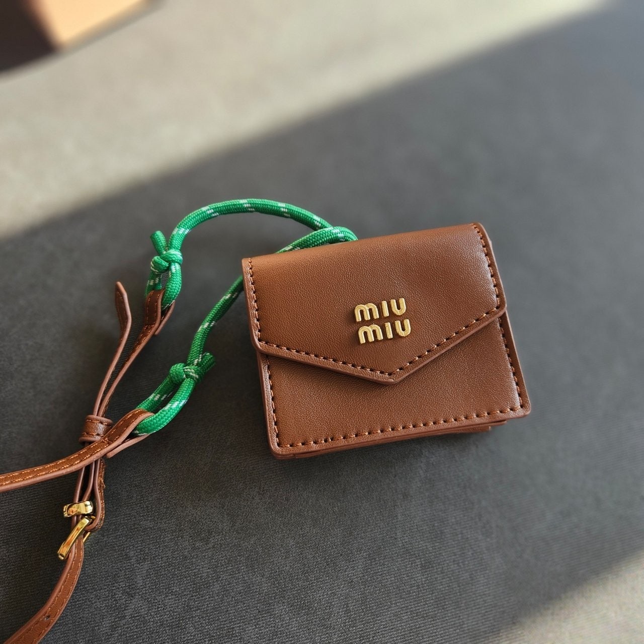 f_7b3Ud018svchouz87169lsu_824iz.jpg f_7b3Ud018svchouz87169lsu_824iz.jpg