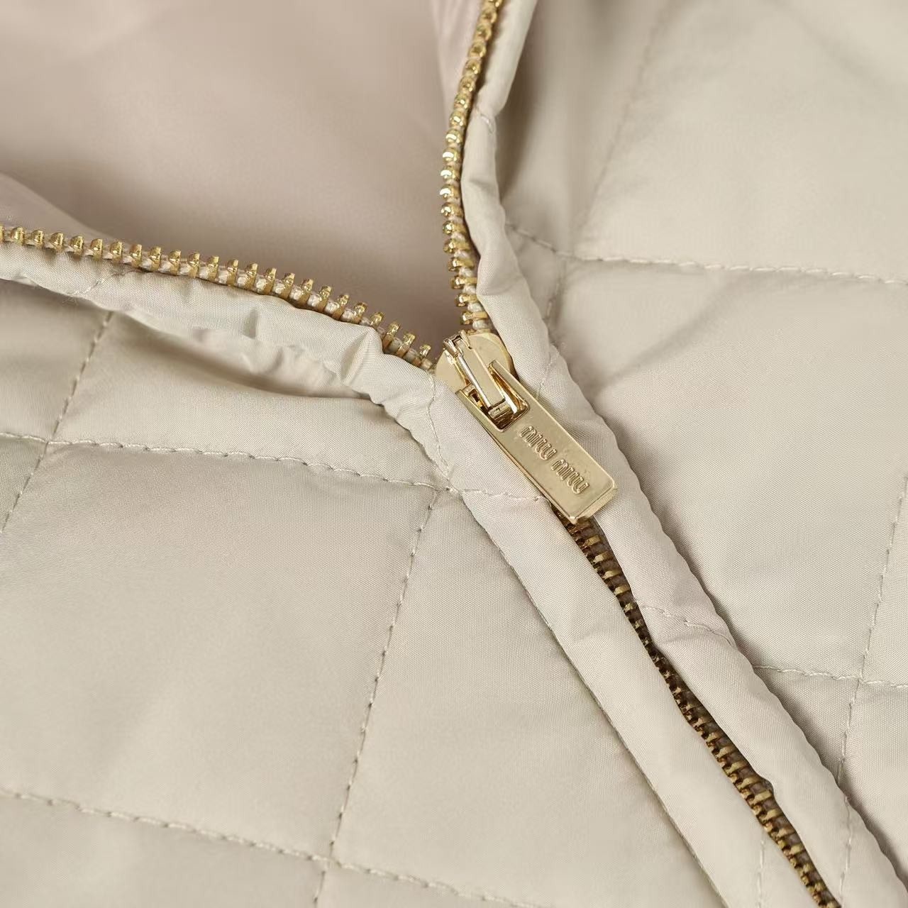 4_4eaUd018svc1grisrticucza_48xg9.jpg 4_4eaUd018svc1grisrticucza_48xg9.jpg