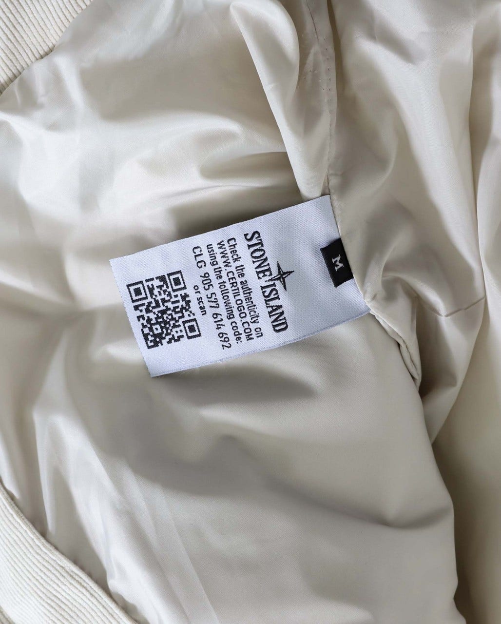 0_ch4Ud018svc1h2a4onggw9t4_eeyur9.jpg?type=e1920_std