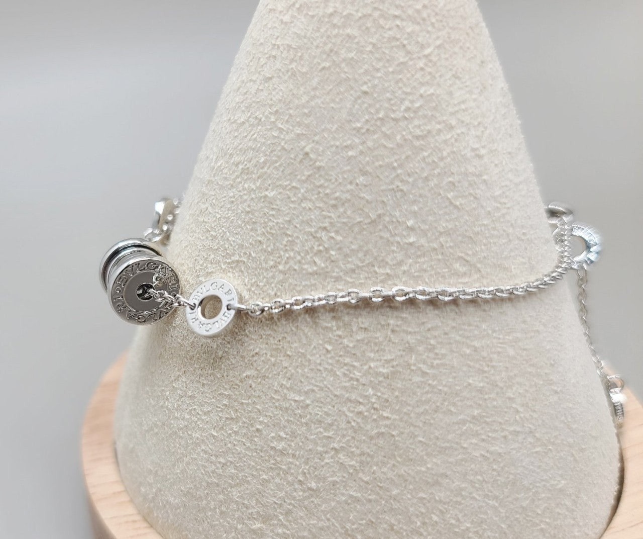 4_i7gUd018svc17ztc9nt4iy28_413zjm.jpg 4_i7gUd018svc17ztc9nt4iy28_413zjm.jpg