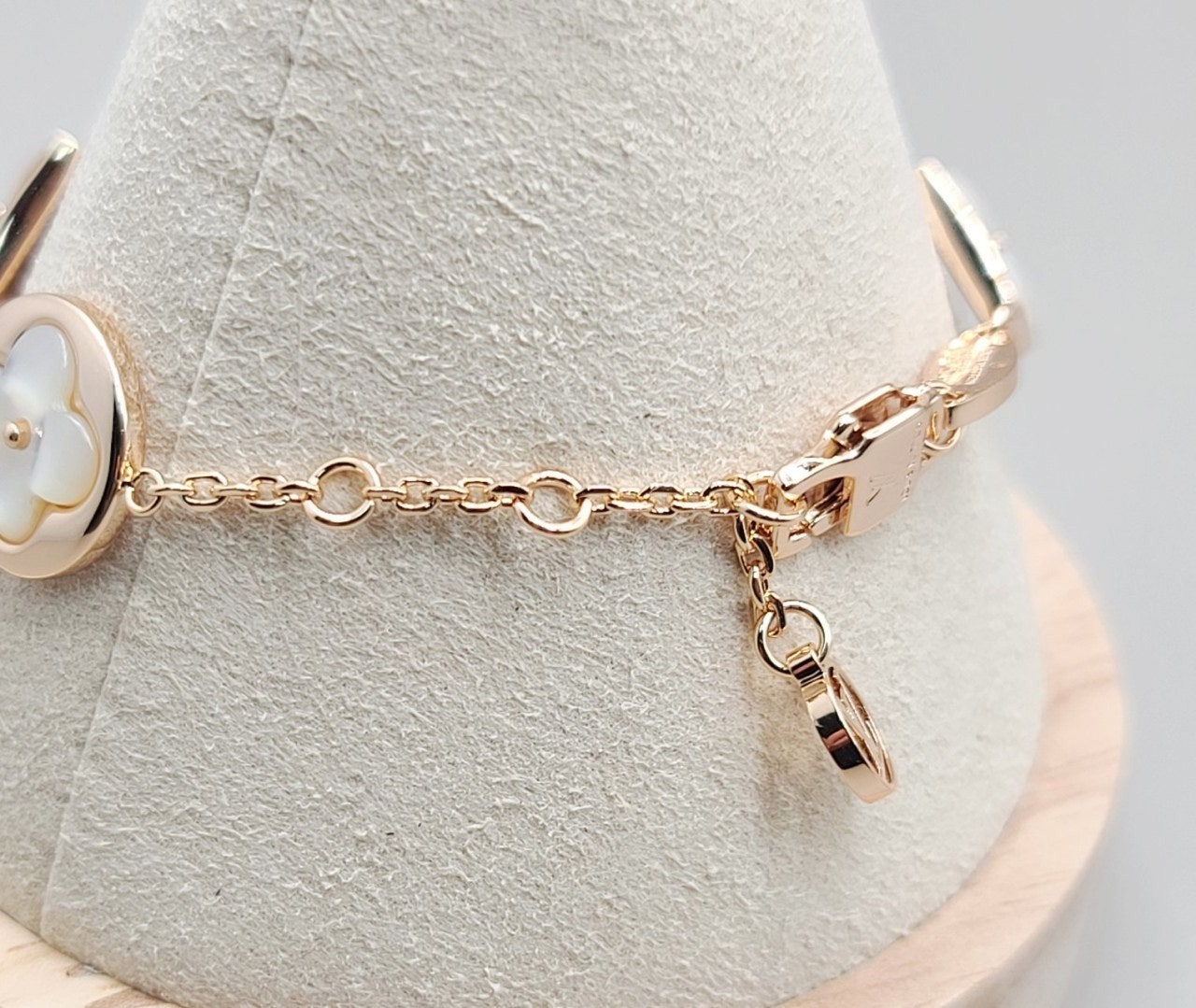 7_j6gUd018svc1nd3hu0840tuf_413zjm.jpg 7_j6gUd018svc1nd3hu0840tuf_413zjm.jpg