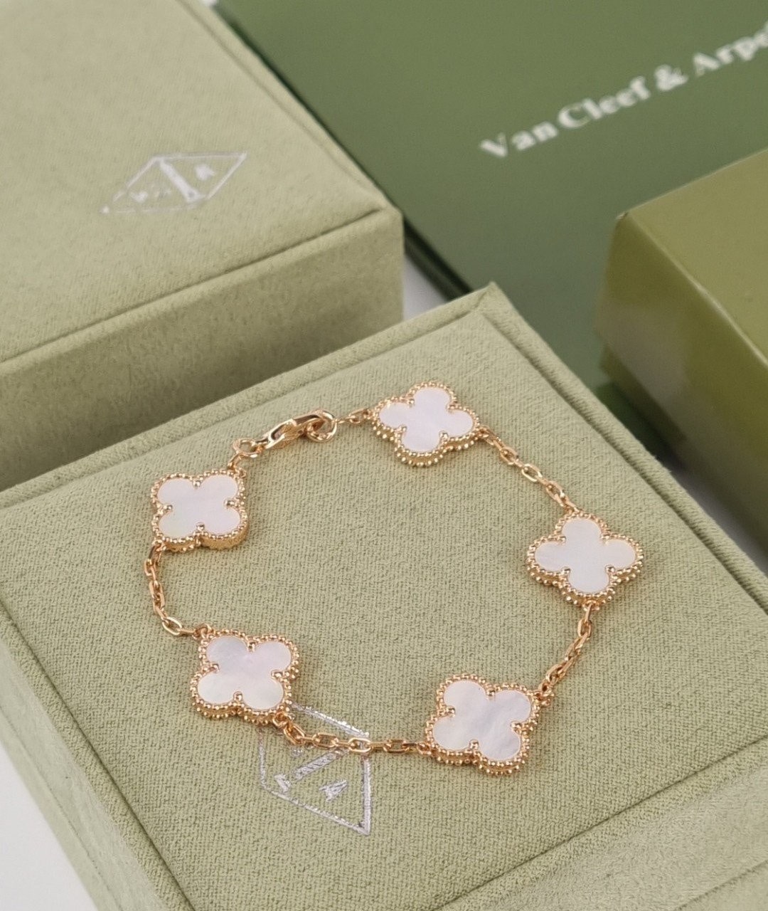 0_4dgUd018svcspef6ulh1n7y_413zjm.jpg 0_4dgUd018svcspef6ulh1n7y_413zjm.jpg