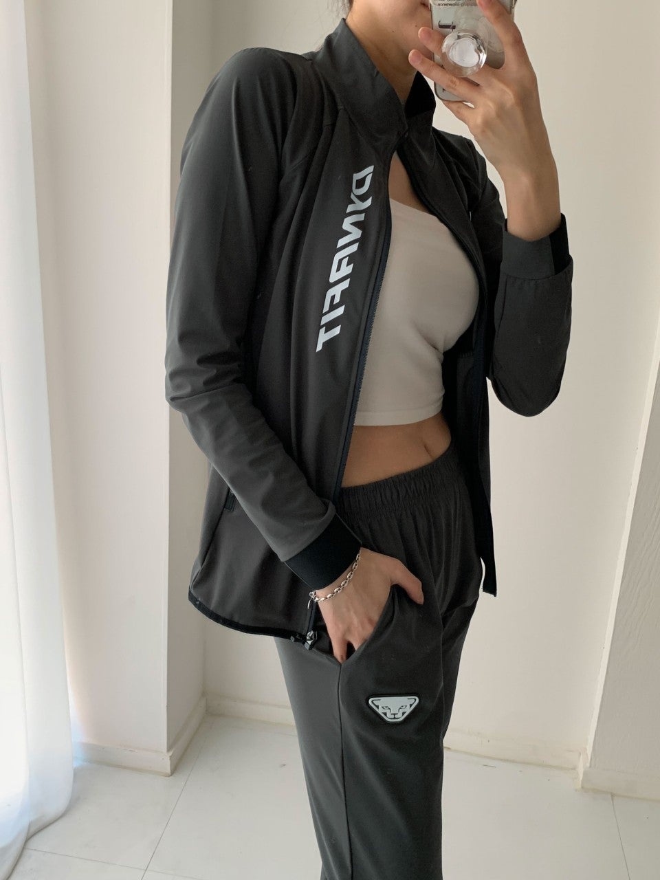 9_99aUd018svc1jk1nq8p4ujub_2li0y6.jpg?type=e1920_std