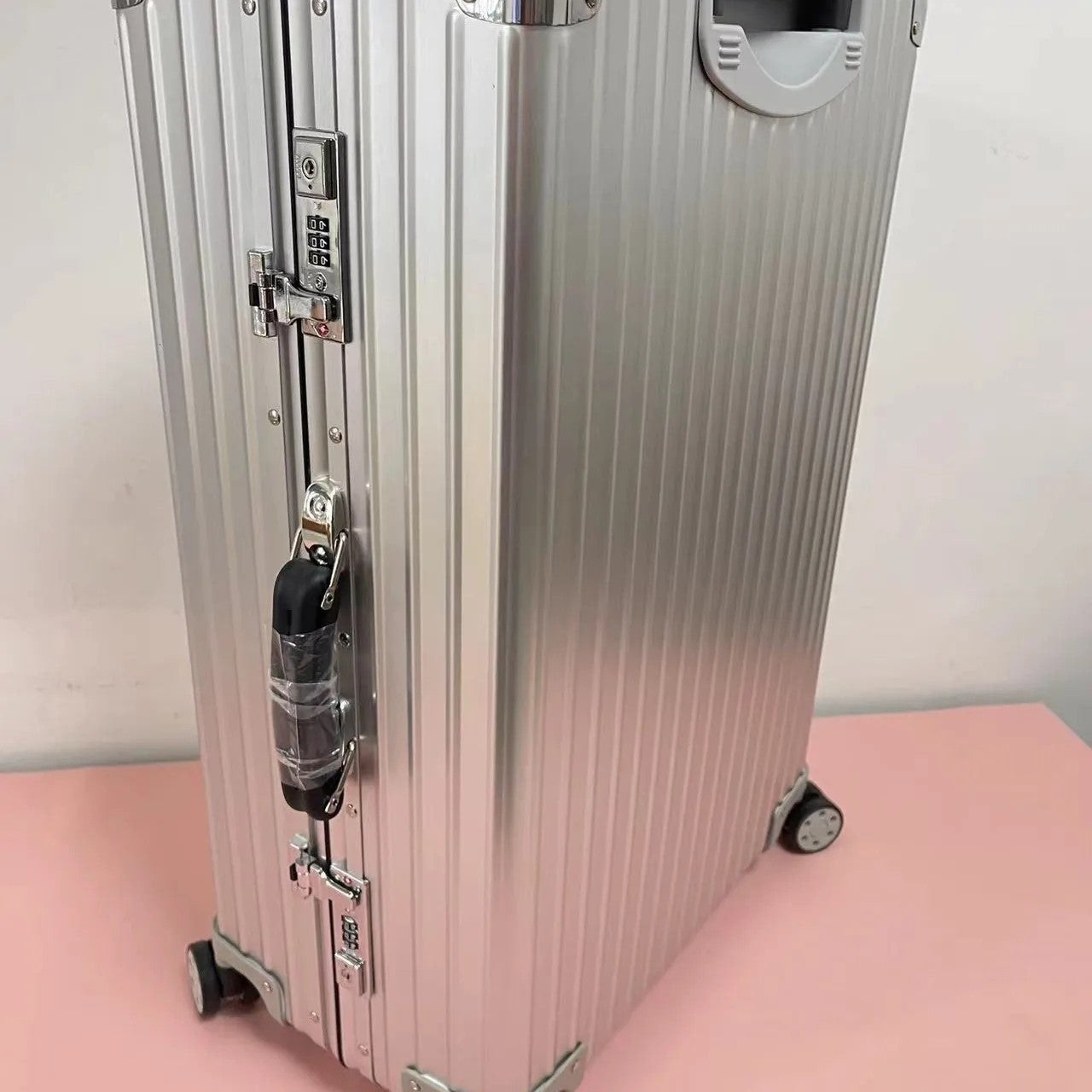 e_ch6Ud018svc1llh6tjh0y9cs_uebtiq.jpg e_ch6Ud018svc1llh6tjh0y9cs_uebtiq.jpg