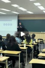 Instagram의 대치명인학원 후곡캠퍼스님 : "아들, 보고 있니? 엄마 오늘 대치명인 후곡 설명회 가서 거의 고3 빙의해서 듣고 왔다! 나 때 이렇게 공부했으면 진짜 과잠 입고 학교 다녔을 텐데 말이지... (엄마의 뒤늦은 적성 발견) 국영수 쌤들의 소름 돋는 학평 분석부터 입시계의 갓(God), 김민성 소장님의 날카로운 전략까지 싹 다 털어왔어! 우리 아들, 성적표 숫자에 쫄지 마! 엄마가 든든한 합격 로드맵 다 그려놨으니까 넌 앞만 보고 달려!  