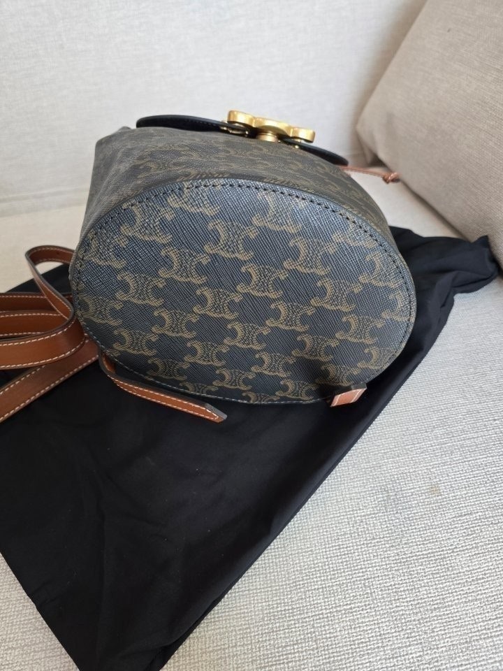 a_205Ud018svcstz5o6nznbh2_413zjm.jpg