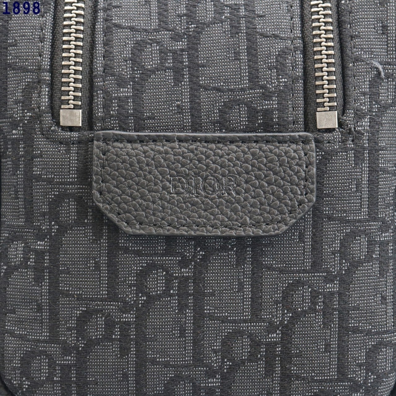 a_e2dUd018svc5s1xud53vd5a_413zjm.jpg
