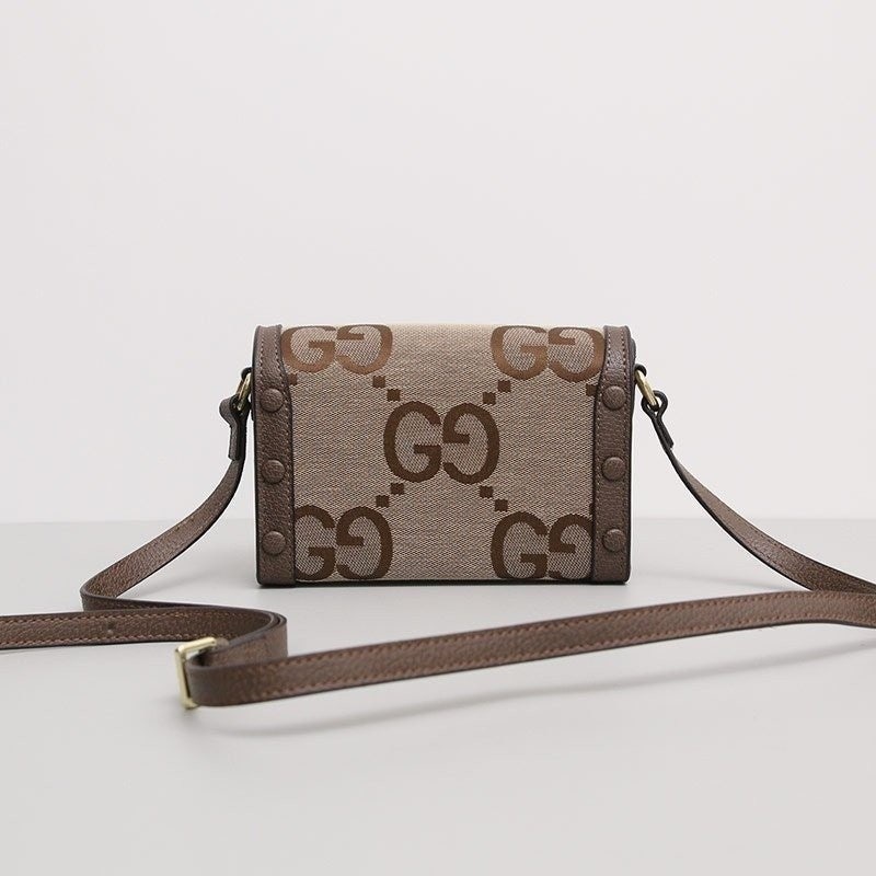 i_c40Ud018svc1w83z7a7fendi_413zjm.jpg
