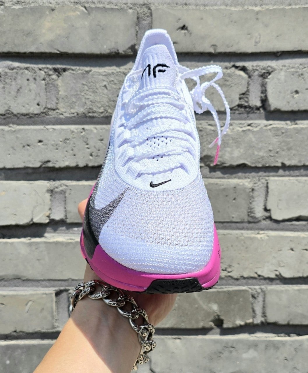 j_203Ud018svc5r1qgeyo6zl6_413zjm.jpg