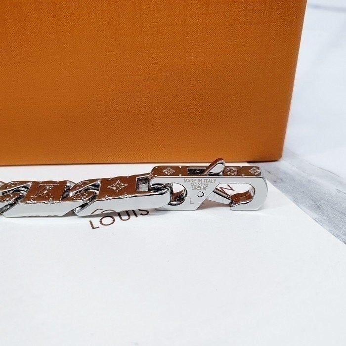 e_07cUd018svc161z8dd5uqwlx_413zjm.jpg