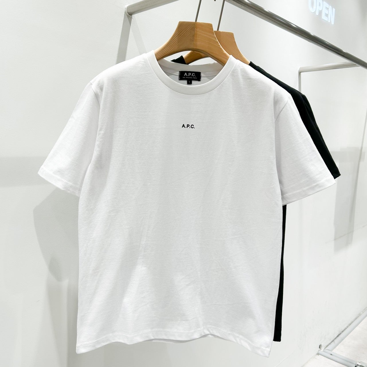 4_fd4Ud018svc1j4zyux63s19m_ufjcyw.jpg