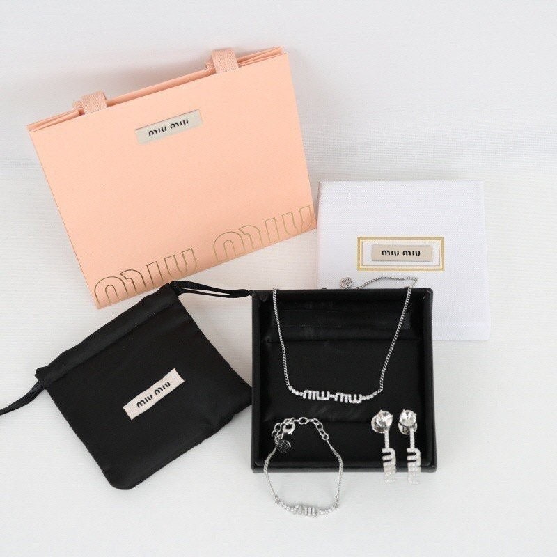 f_97iUd018svc1hb2tktrn0zu9_413zjm.jpg