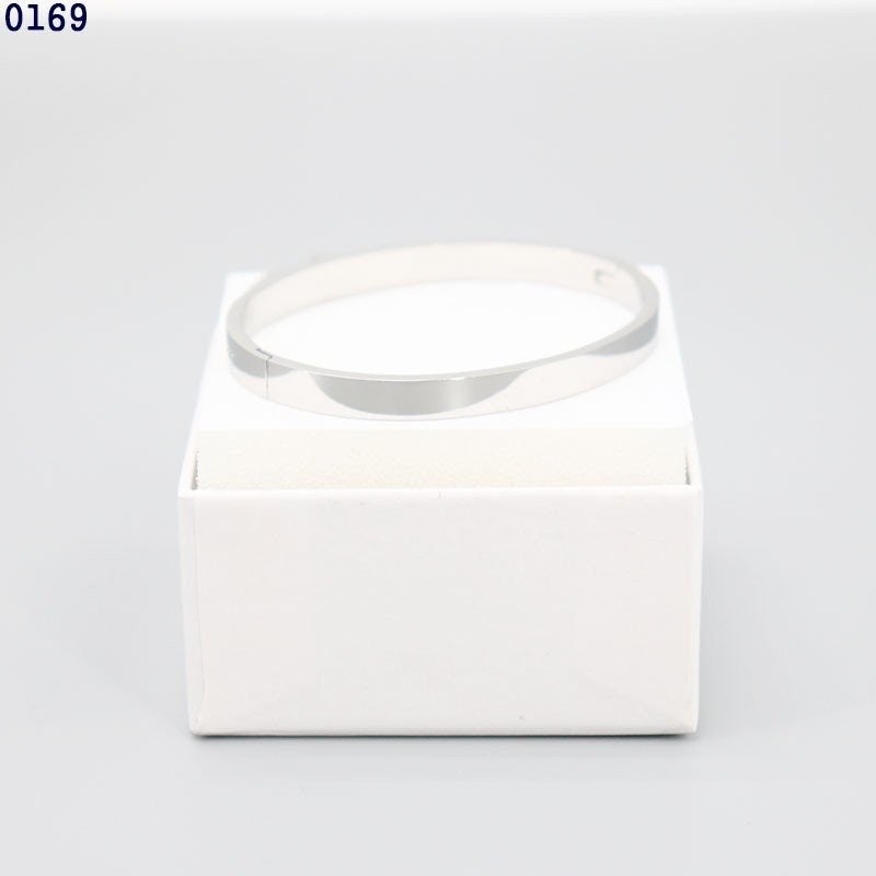 4_e5eUd018svc1oji9v6qmhsnn_413zjm.jpg