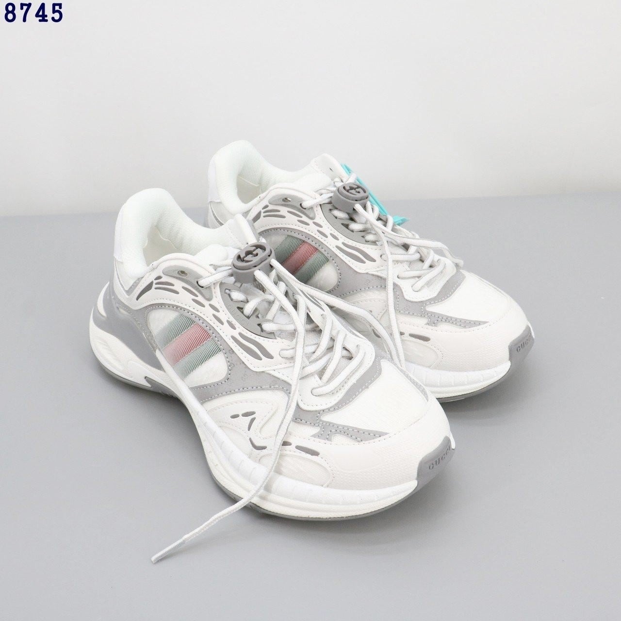 a_688Ud018svc1enu3floehj83_413zjm.jpg