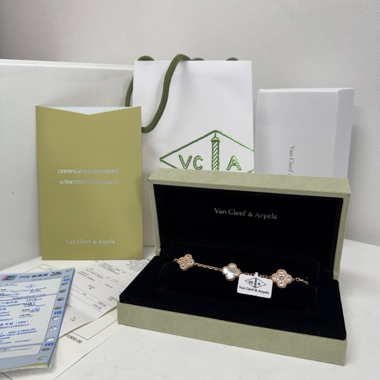 e_j9aUd018svc16wf6kn4m0lty_413zjm.jpg