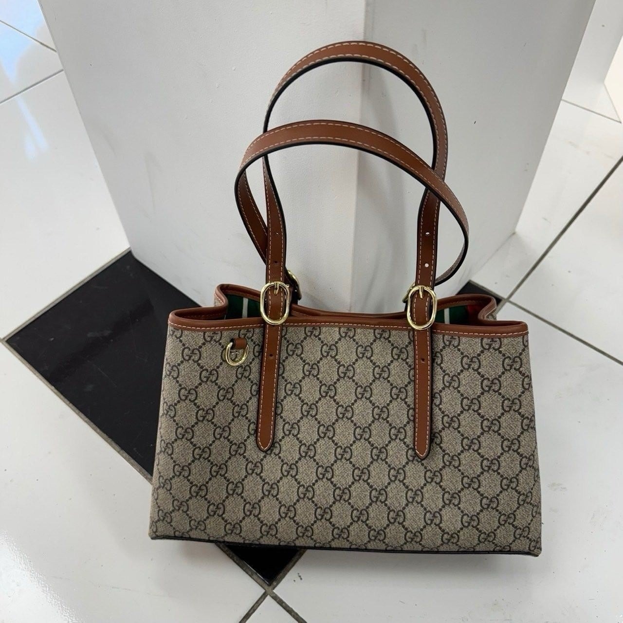 h_22aUd018svccx3cyn30cfag_413zjm.jpg