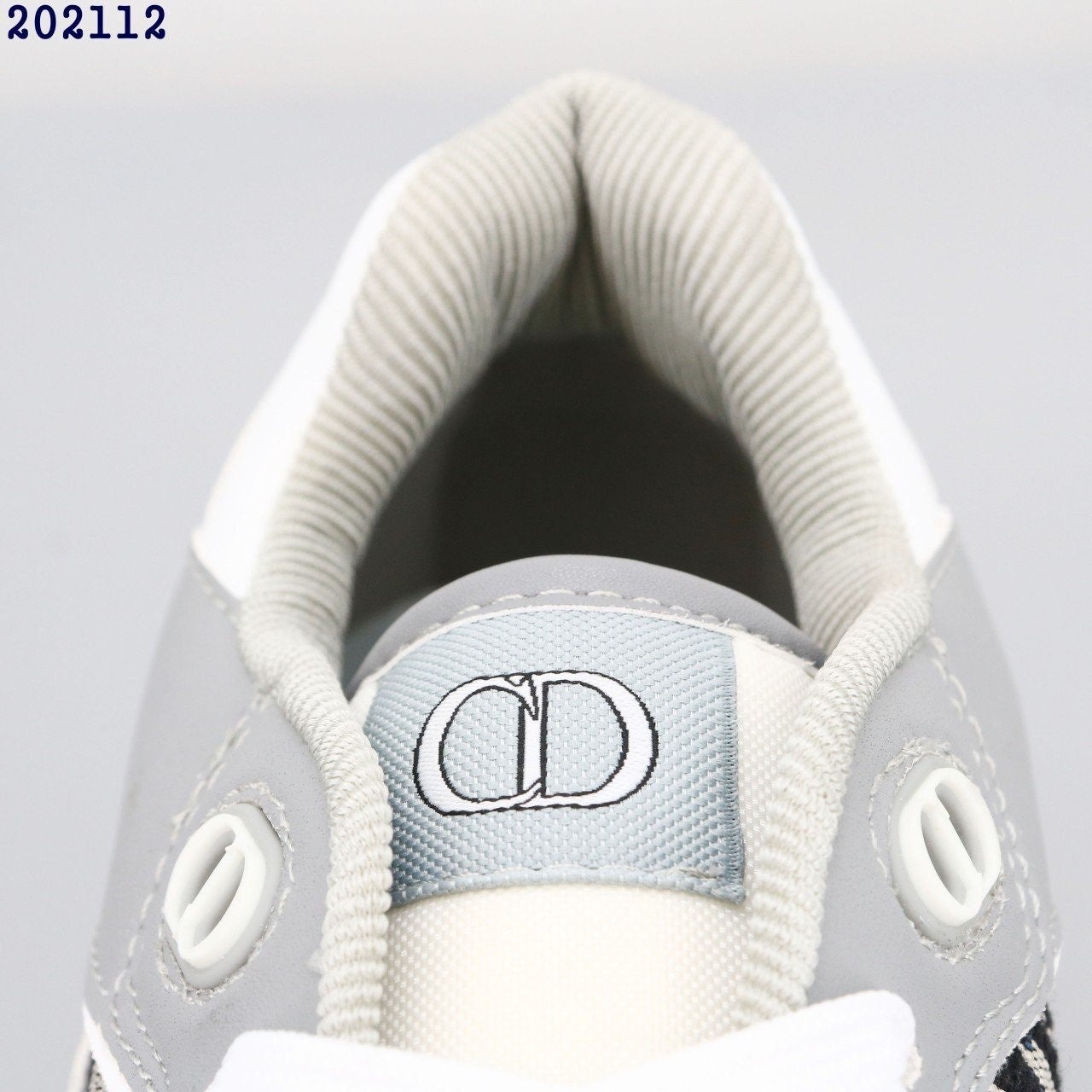 g_ec5Ud018svc11sy5d9gxspqo_413zjm.jpg