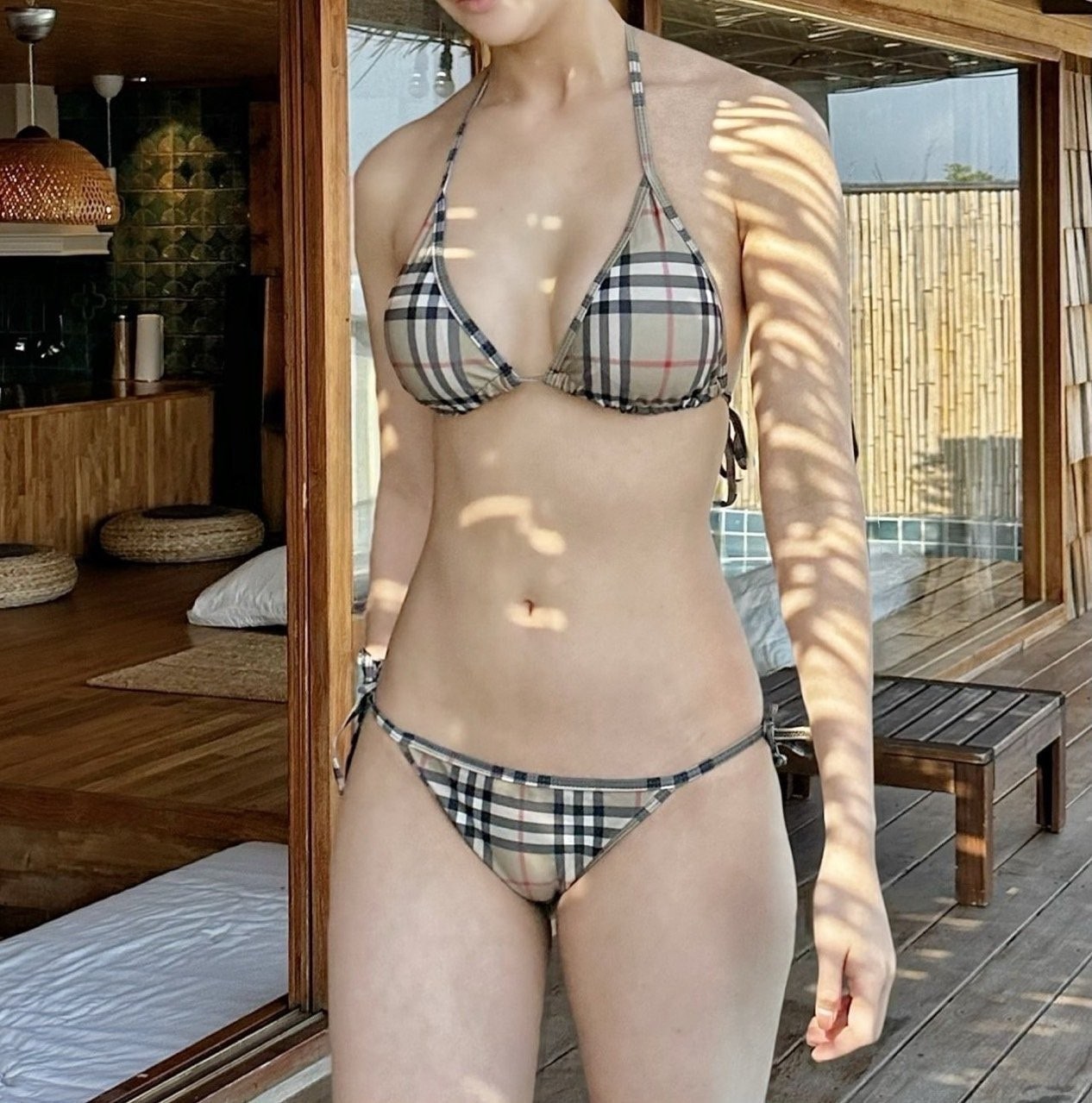 f_00aUd018svc1ihi6xkqm2gbx_4144s3.jpg