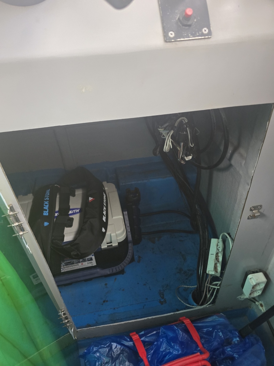 레저선 2.99톤 선외기 250마력 판매합니다.